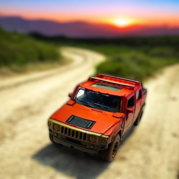 Kinsmart 2005 Muddy Red Hummer H2 SUT Diecast Model Toy Car SUV Truck Scale 1:40 - Picture 1 of 8